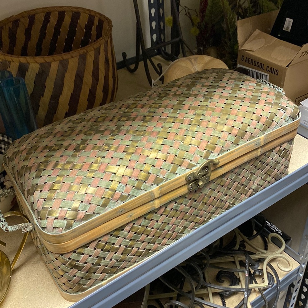 Wicker Basket with latch